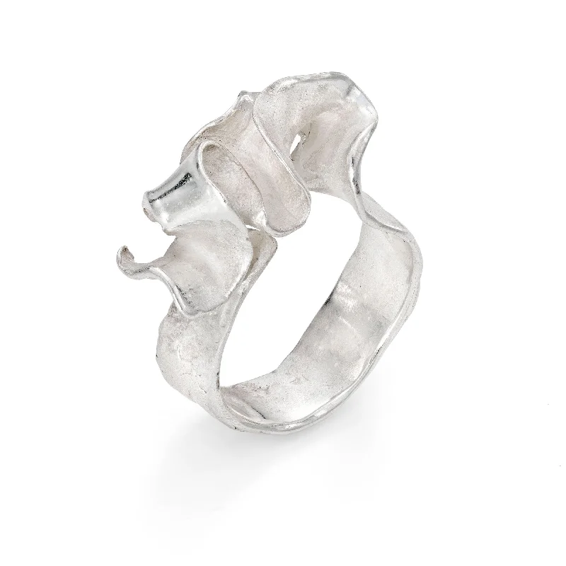 women's vintage-inspired rings -Kelp Ribbon Ring